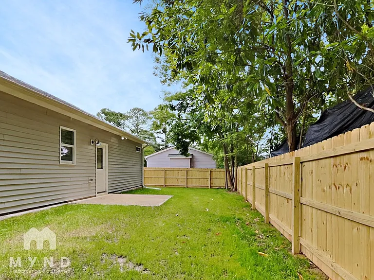 420 E Cedar Ave — Photo 21