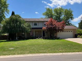 6086 Kings Shire Rd, Grand Blanc, MI 48439