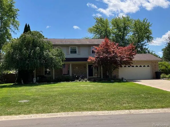 6086 Kings Shire Rd, Grand Blanc, MI 48439