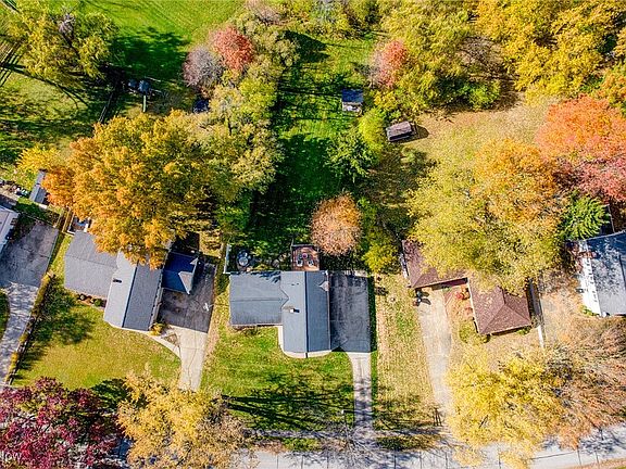 4th image of 830 S Parkview Dr