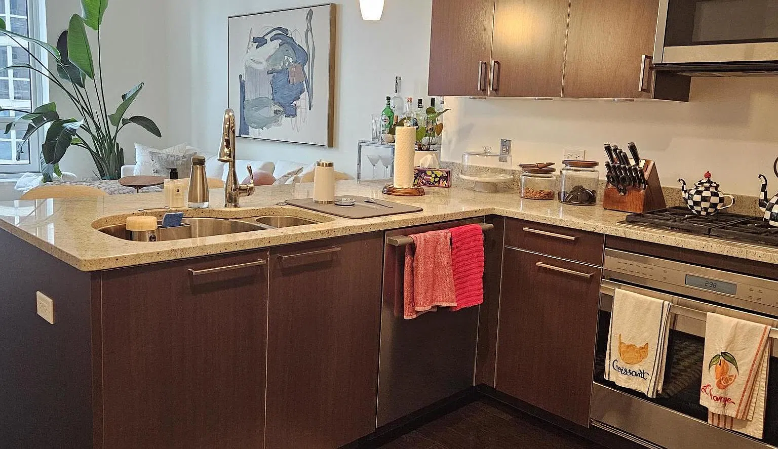 1 bed, 1.5 bath, 855 sqft, $3,800 — Photo 4