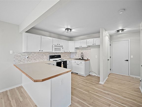 3rd image of 1121 N 6th St
