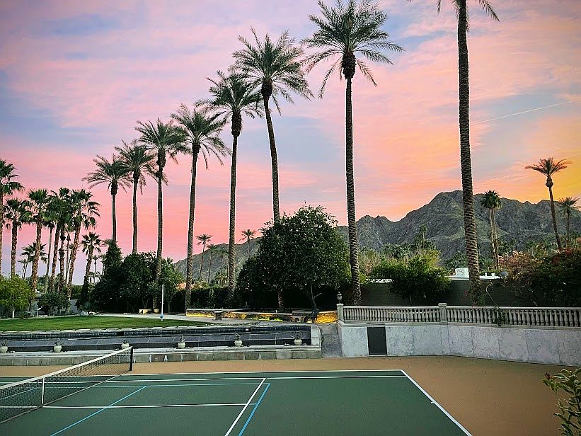 Your own private Tenniscourt , solid tall wall compound. Stately palms lit at night, many citrus trees for fresh juice