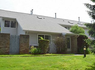 817 Williamsburg Cir, Warwick, RI 02886