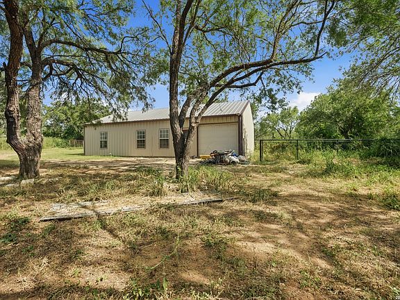 3rd image of 909 County Road 669