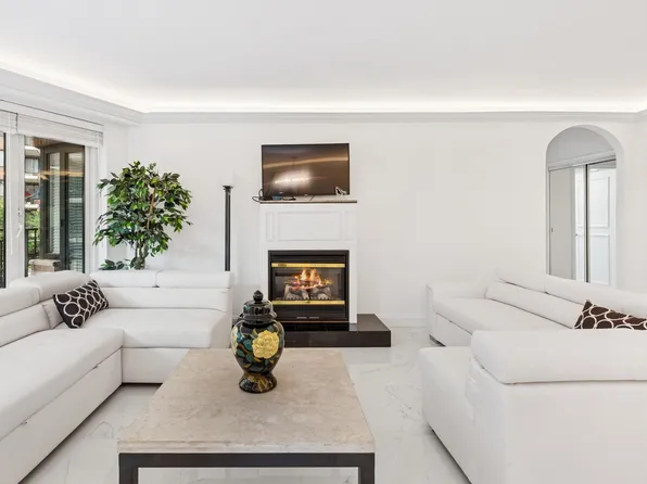 60 Sutton Place South image 6 of 15