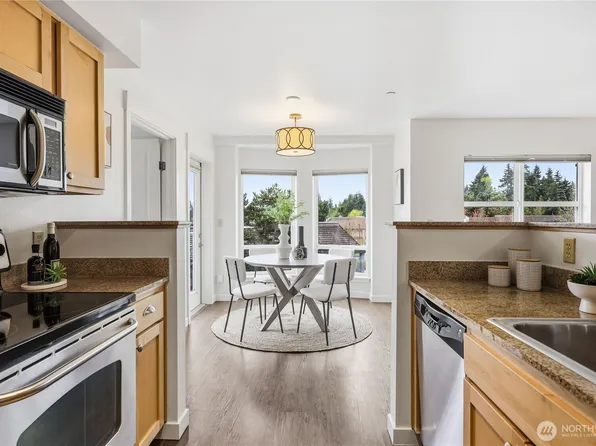 300 High School Road NE #300, Bainbridge Island, WA 98110