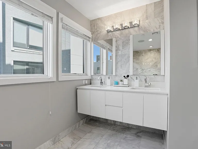 611 N Galloway St — Photo 23