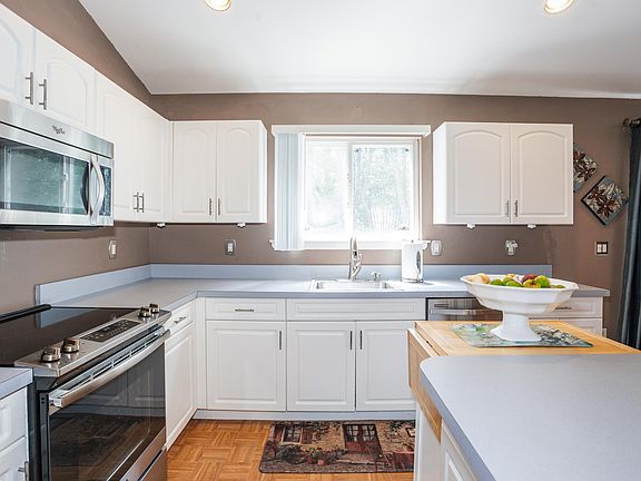 4th image of 8 Beach Plum Ln