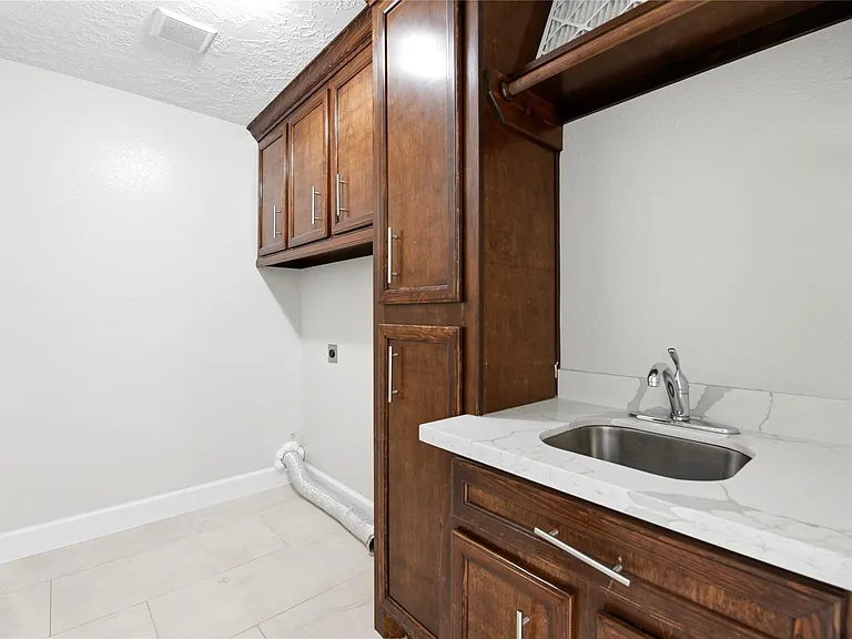 9403 Spaulding St — Photo 28