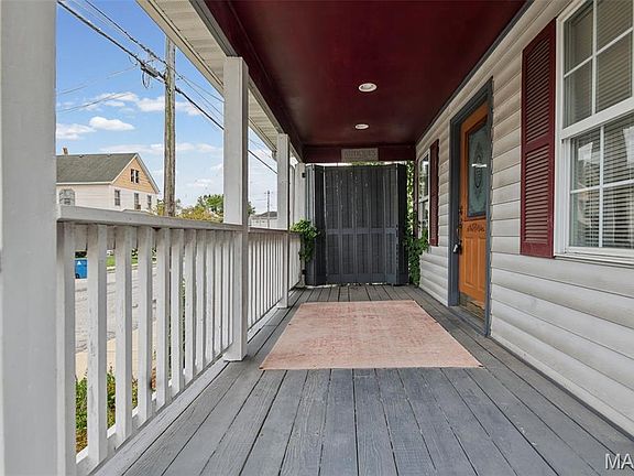 4th image of 810 Liberty St