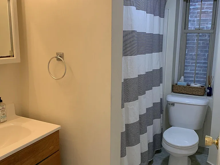 429 Hanover St #4F — Photo 14