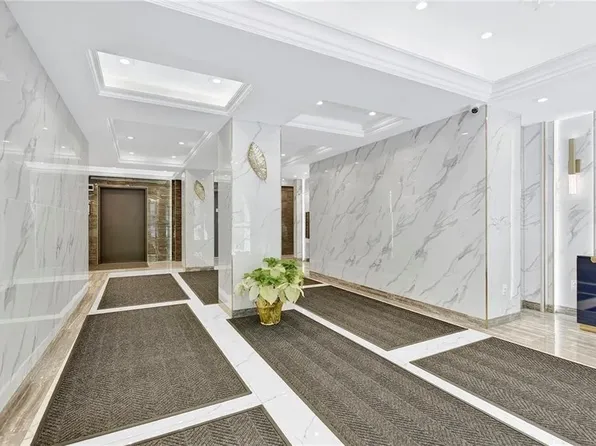 155 Oceana Drive East image 2 of 31