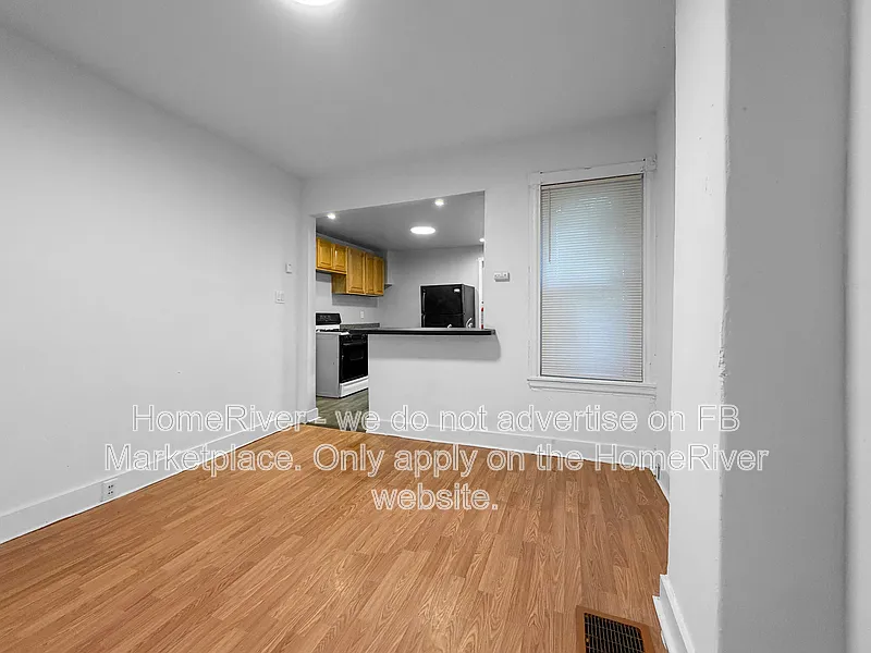 3 bed, 1.0 bath, 829 sqft, $1,600 — Photo 3