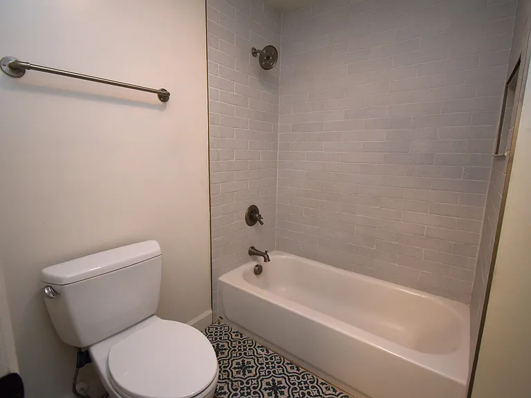 1800 Kirkwood Dr — Photo 34