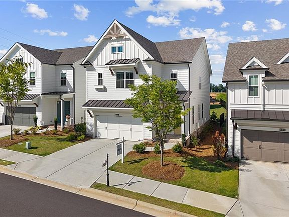 3rd image of 637 Skytop Dr