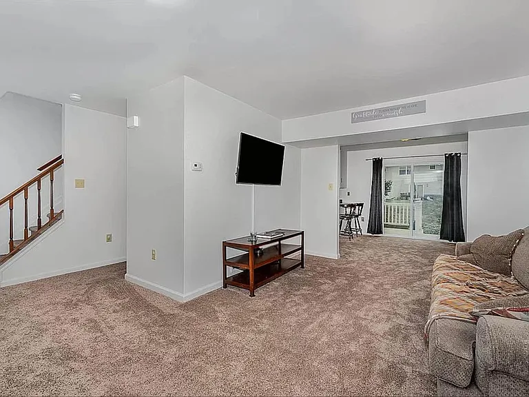 111 Lisa Ln — Photo 8