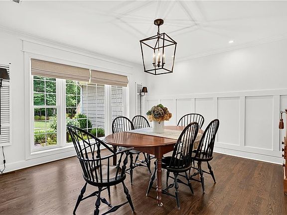 4th image of 903 Banford Ct NE