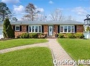 5 Rhode Island St, Coram, NY 11727