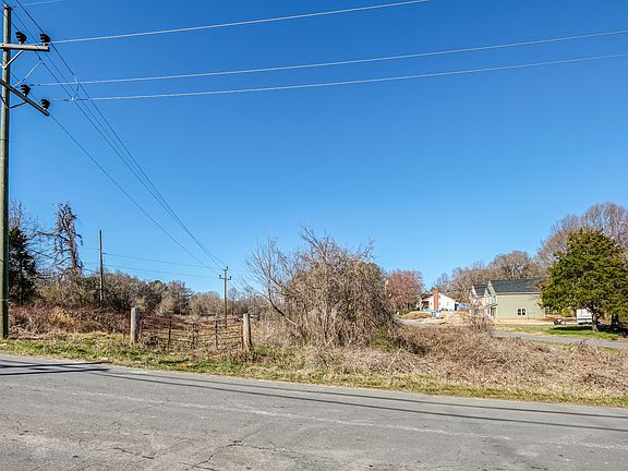4th image of 3063 Goble St