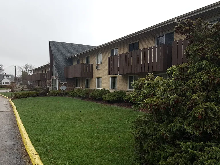 Forest Green Apartments — Photo 7