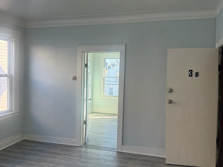 915 Grove St #3B — Photo 2