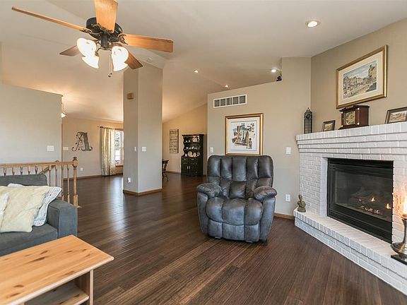 5th image of 1842 Pinebrook Ct NE
