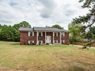 164 Montcrest Dr, Lenoir City, TN 37771