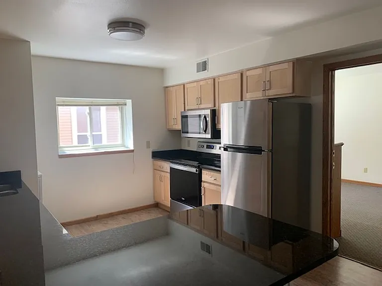 415 N Henry St — Photo 8