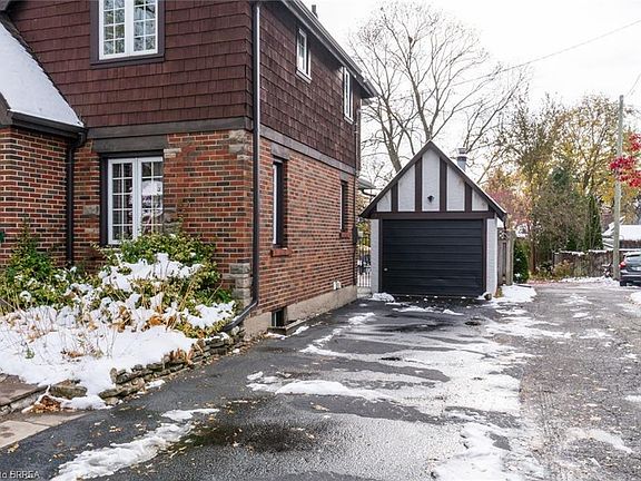 4th image of 24 Lincoln Ave