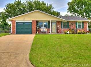 13856 S Hickory Pl E, Glenpool, OK 74033