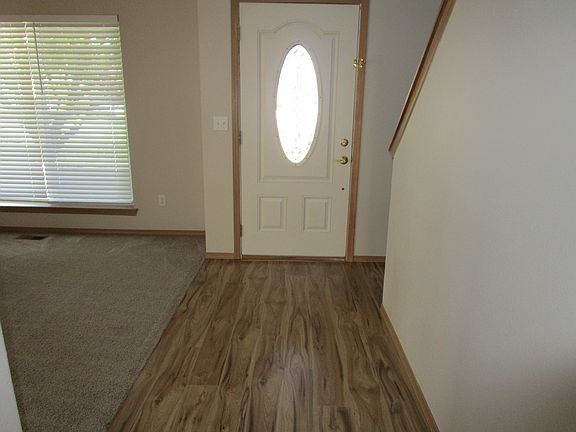 5th image of 11925 63rd Ave E