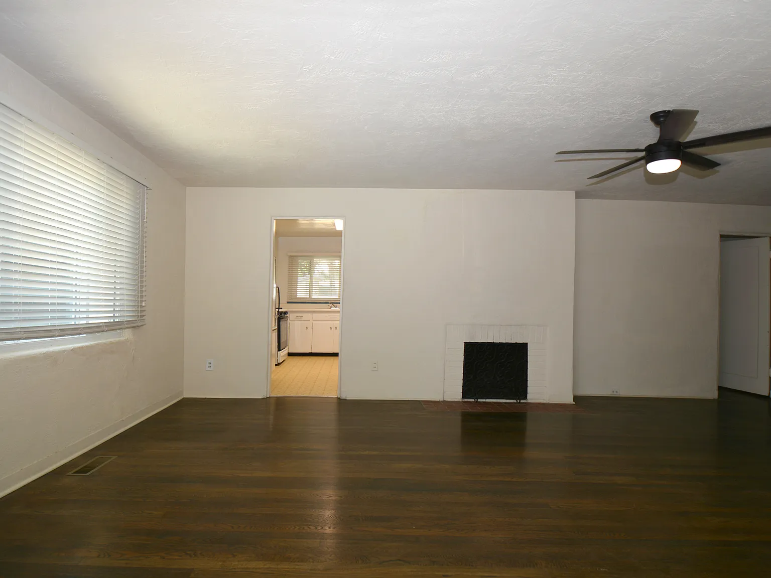 3 bed, 1200 sqft, $1,700 — Photo 2