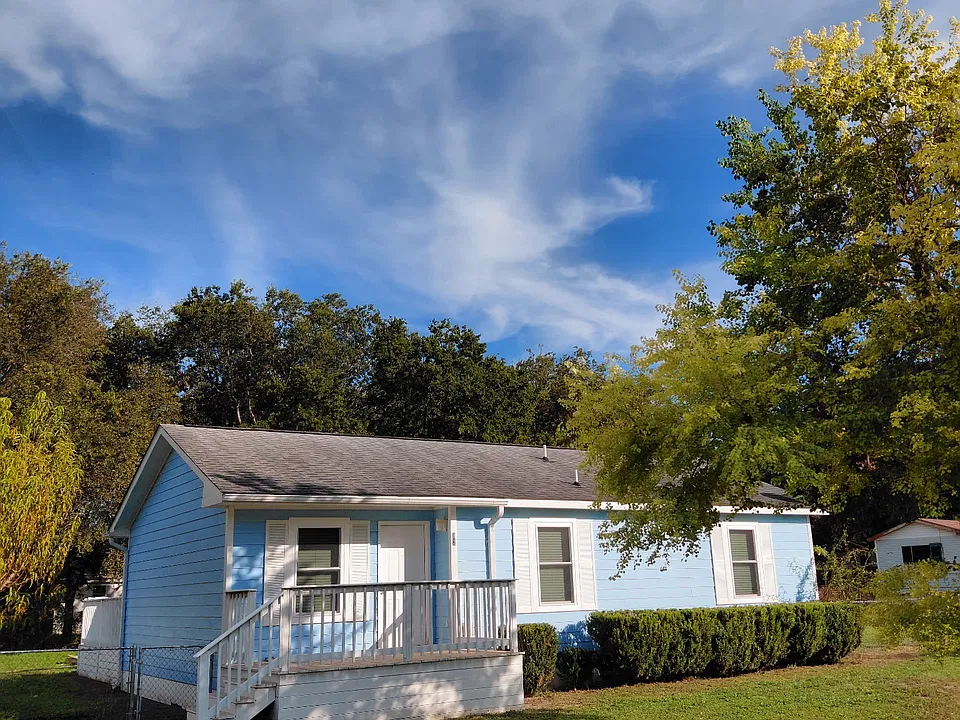 822 Schumacher Dr