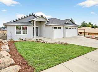 3358 Viewpoint Dr, Medford, OR