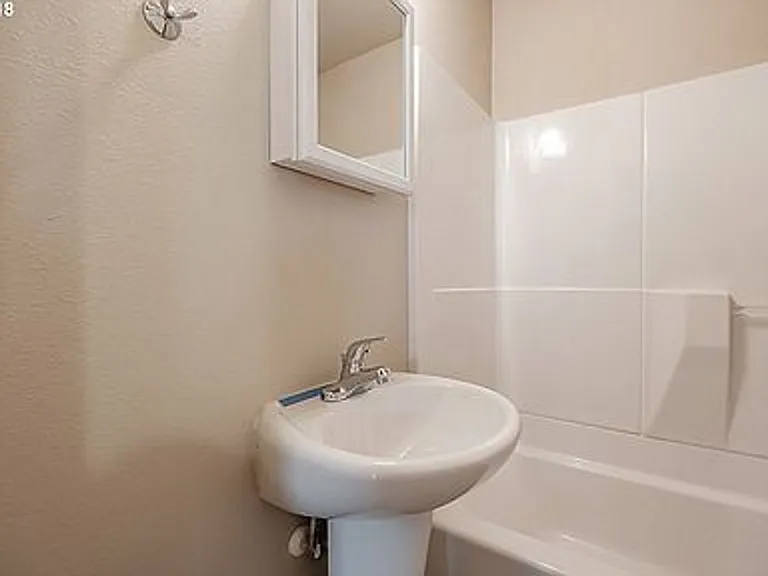 4105 Silverton Rd NE — Photo 9