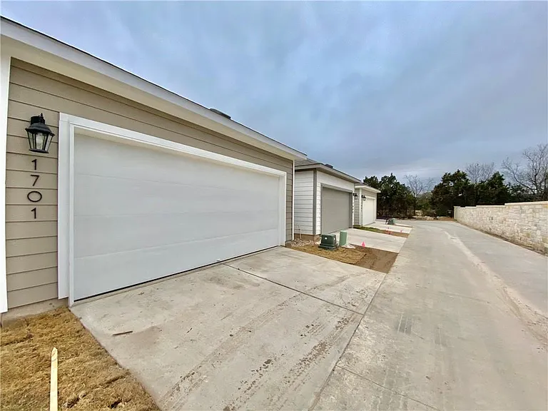 1701 Yaupon Grove Ln — Photo 27