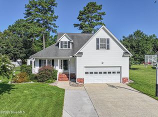 2705 River Chase Dr, Greenville, NC 27858