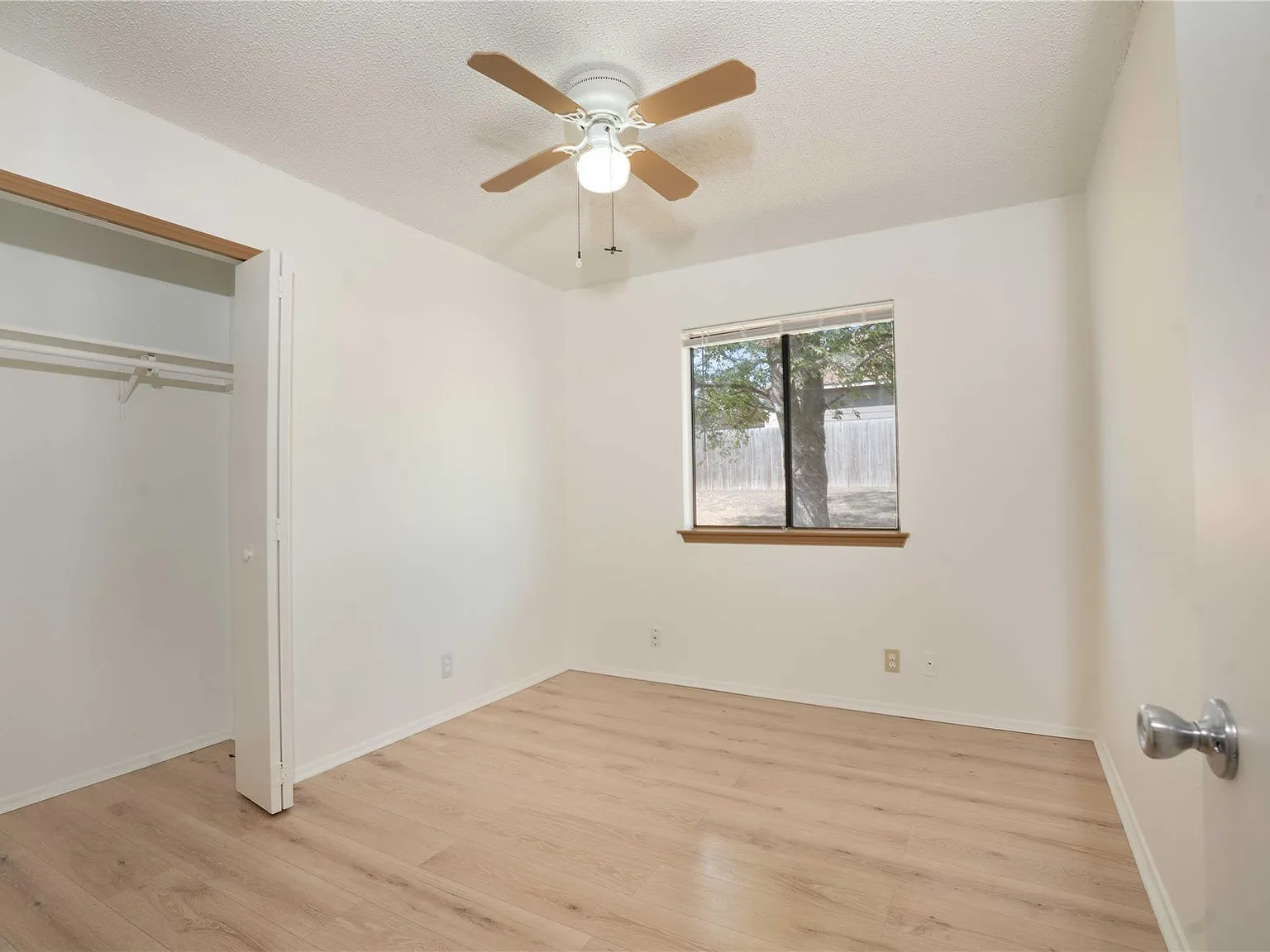 3 bed, 2.0 bath, 1419 sqft, $1,995 — Photo 4