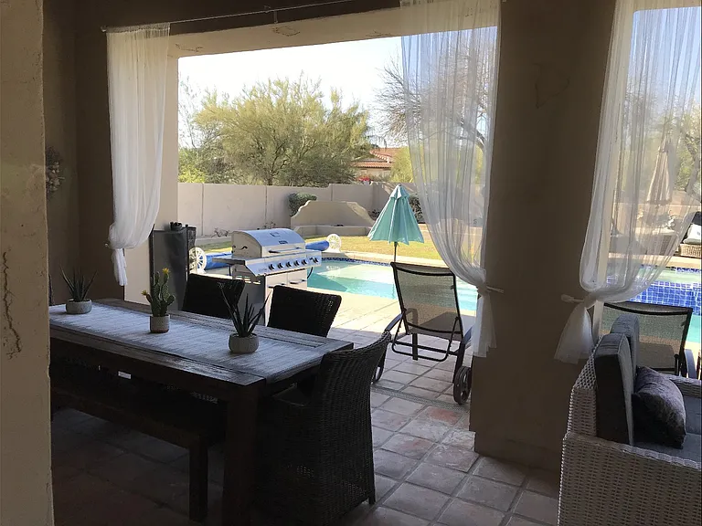 outdoor dining/grill