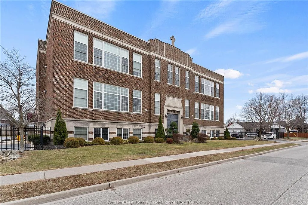 Building Photo - 647 Irvine Ave #303