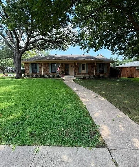 1208 N Cottonwood Dr — Photo 1