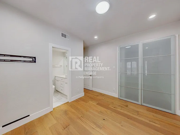 4307 Gilbert Ave #306 — Photo 26