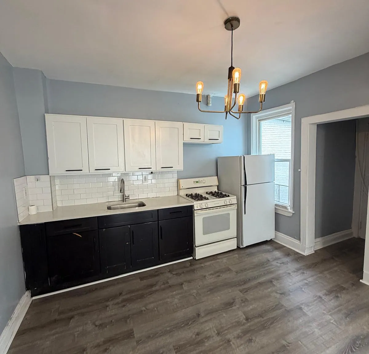 4 bed, 1500 sqft, $2,400 — Photo 1