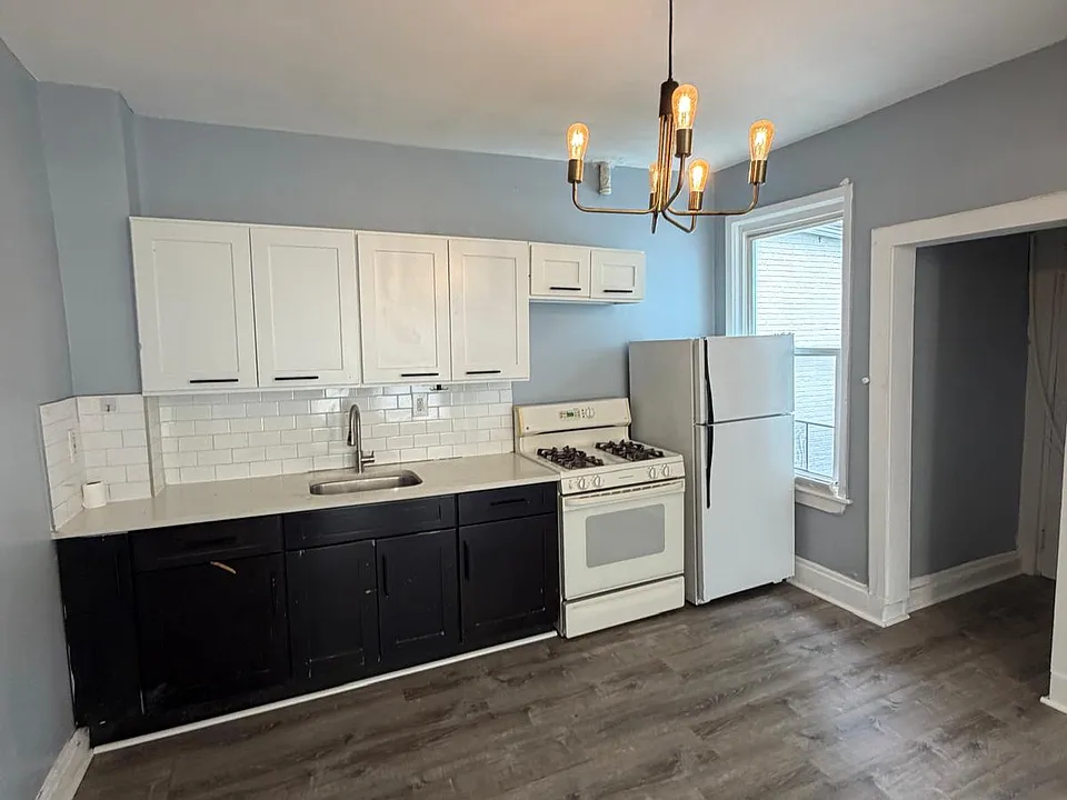 82 S 14th St #2