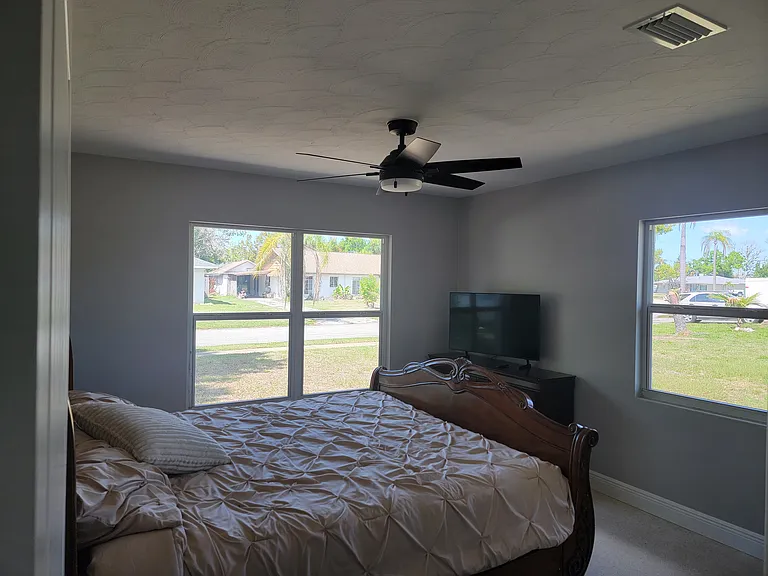 219 Crescent Ct E — Photo 17