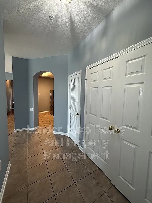 3 bed, 2.0 bath, 1408 sqft, $1,700 — Photo 2