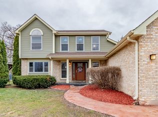 1934 Oak Tree Trl, Lake Villa, IL 60046