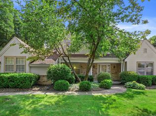 2490 Keats Dr, Brookfield, WI 53045