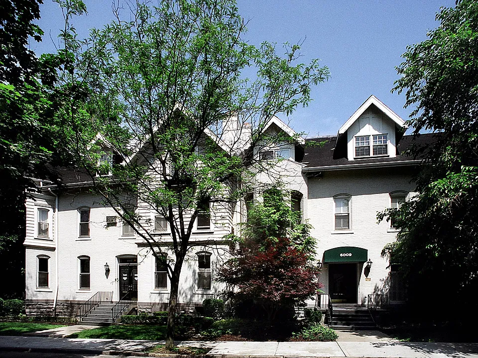 6009 Walnut St #33